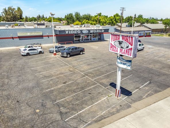 Highly Established Turn Key Pizza Planet-Video World in Selma, CA: 1900 Floral Ave, Selma, CA 93662